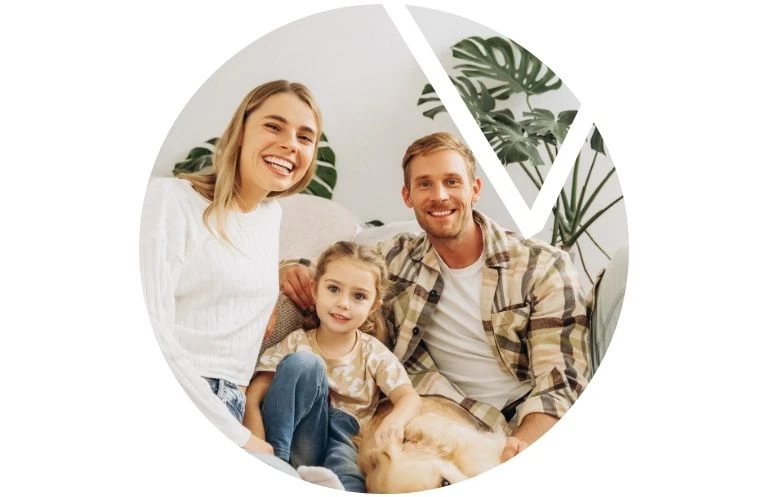 Uśmiechnięta rodzina ubezpieczona na&nbsp;życie